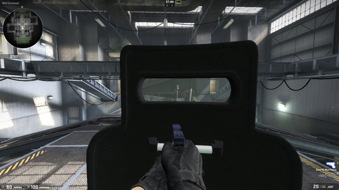 How to use Tactical Shield in CS 1.6